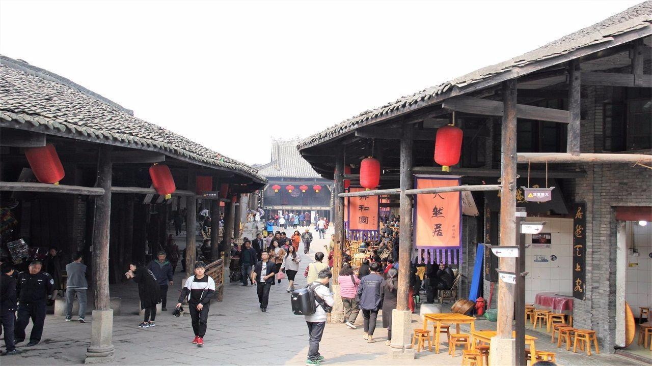 逃离破旧弃城